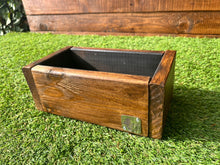 Cargar imagen en el visor de la galería, Maceta tonalidad nogal