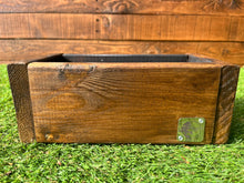 Cargar imagen en el visor de la galería, Maceta tonalidad nogal