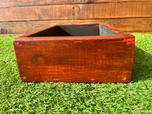 Cargar imagen en el visor de la galería, Maceta tonalidad pino oregón