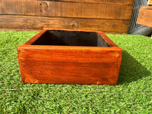 Cargar imagen en el visor de la galería, Maceta tonalidad pino oregón