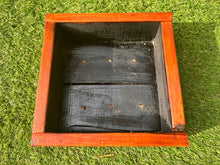 Cargar imagen en el visor de la galería, Maceta tonalidad pino oregón